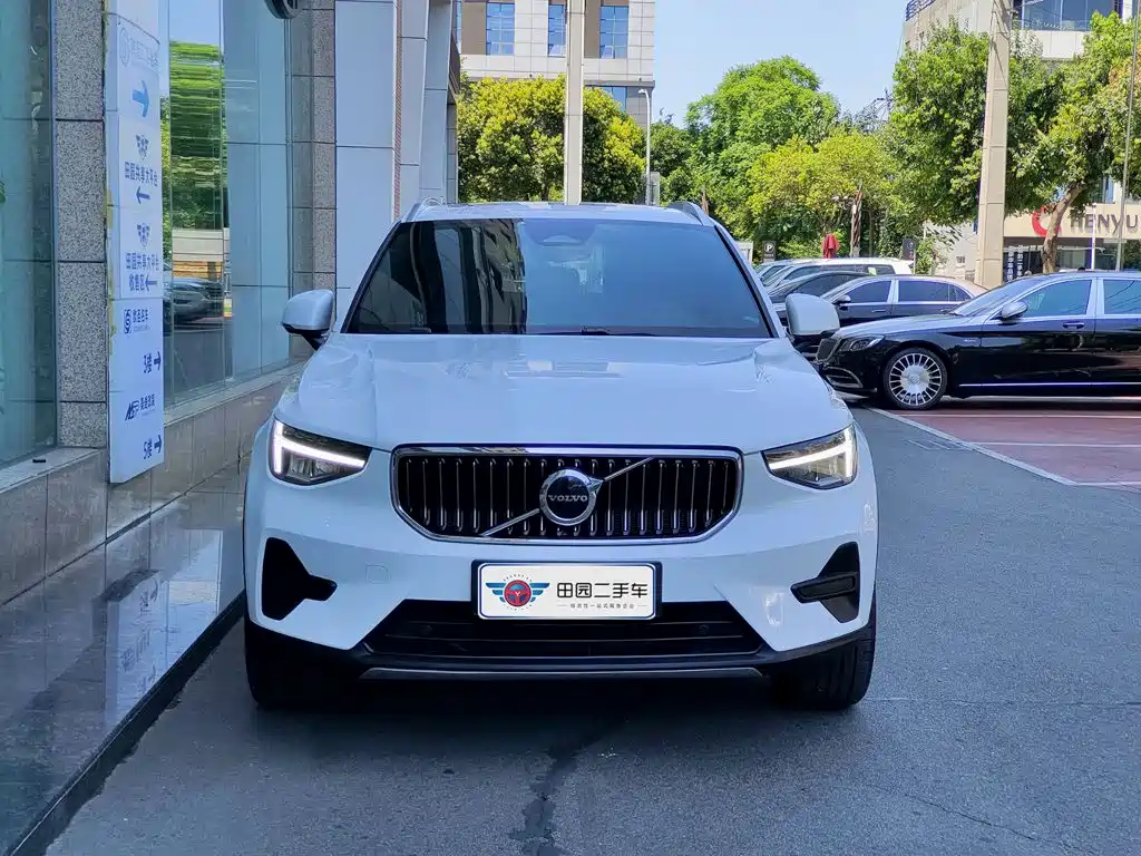 Volvo XC40 2023 — фото 2