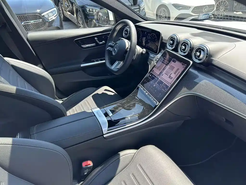 Mercedes-Benz C-Class 2025 — фото 14