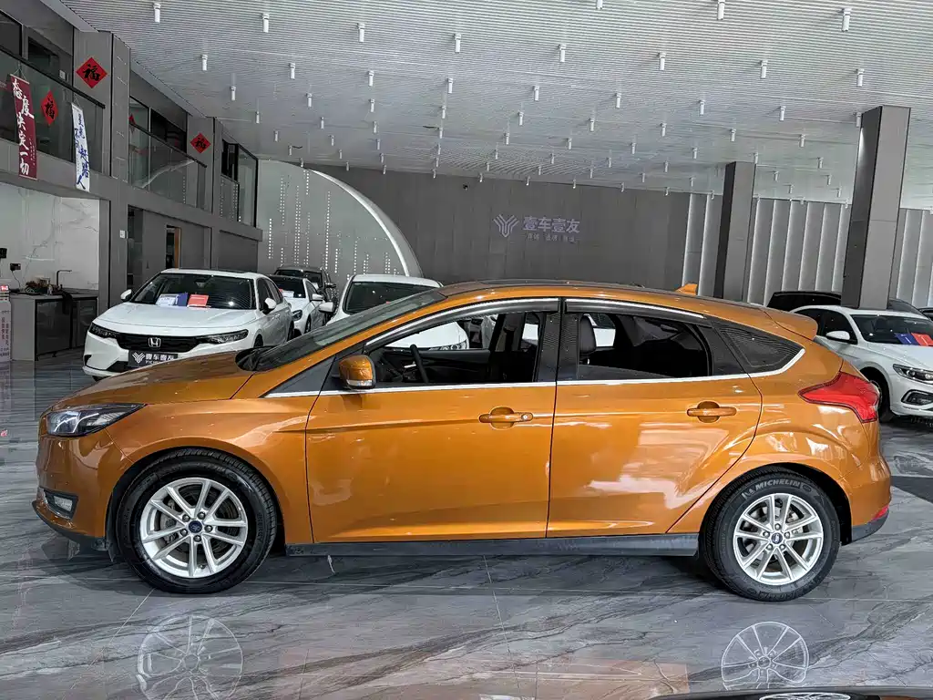 Ford Focus 2016 — фото 32