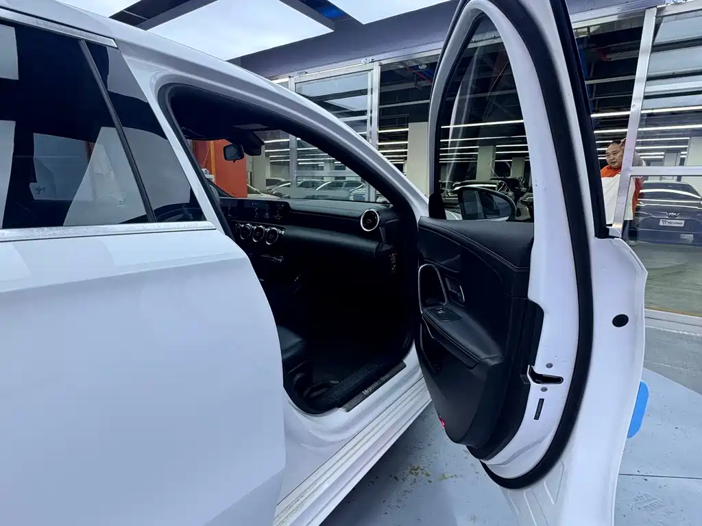 Mercedes-Benz A-Class 2022 — фото 15