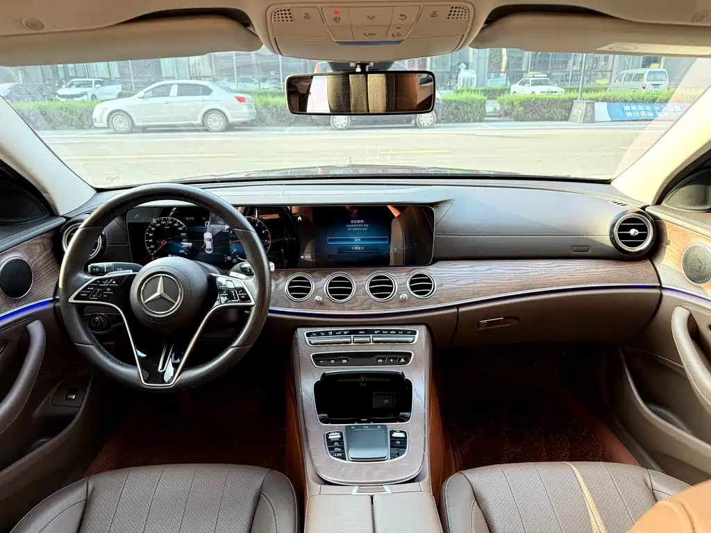 Mercedes-Benz E-Class 2023 — фото 9