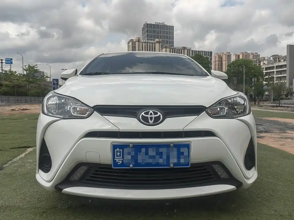 Toyota Yaris L 2019 — фото 3