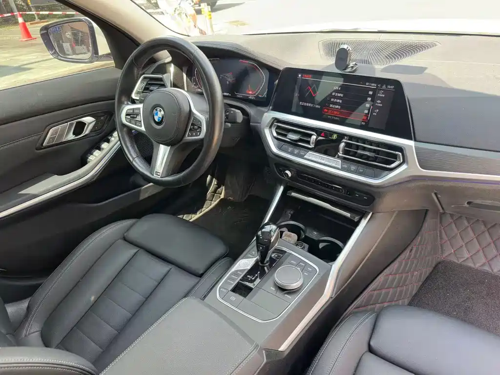 BMW 3 Series 2019 — фото 9