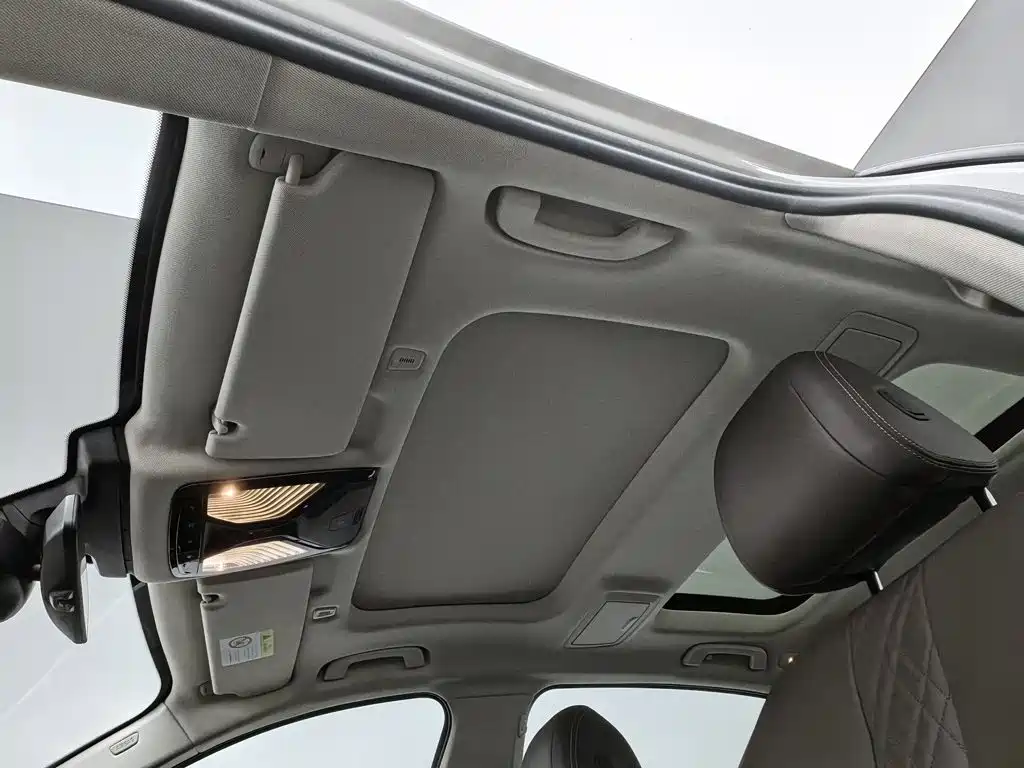 BMW 5 Series 2018 — фото 14