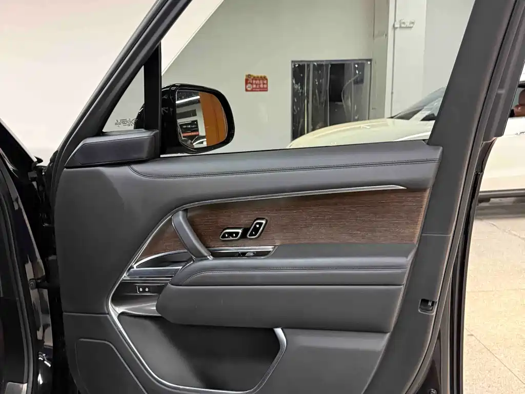 Land Rover Range Rover 2023 — фото 11
