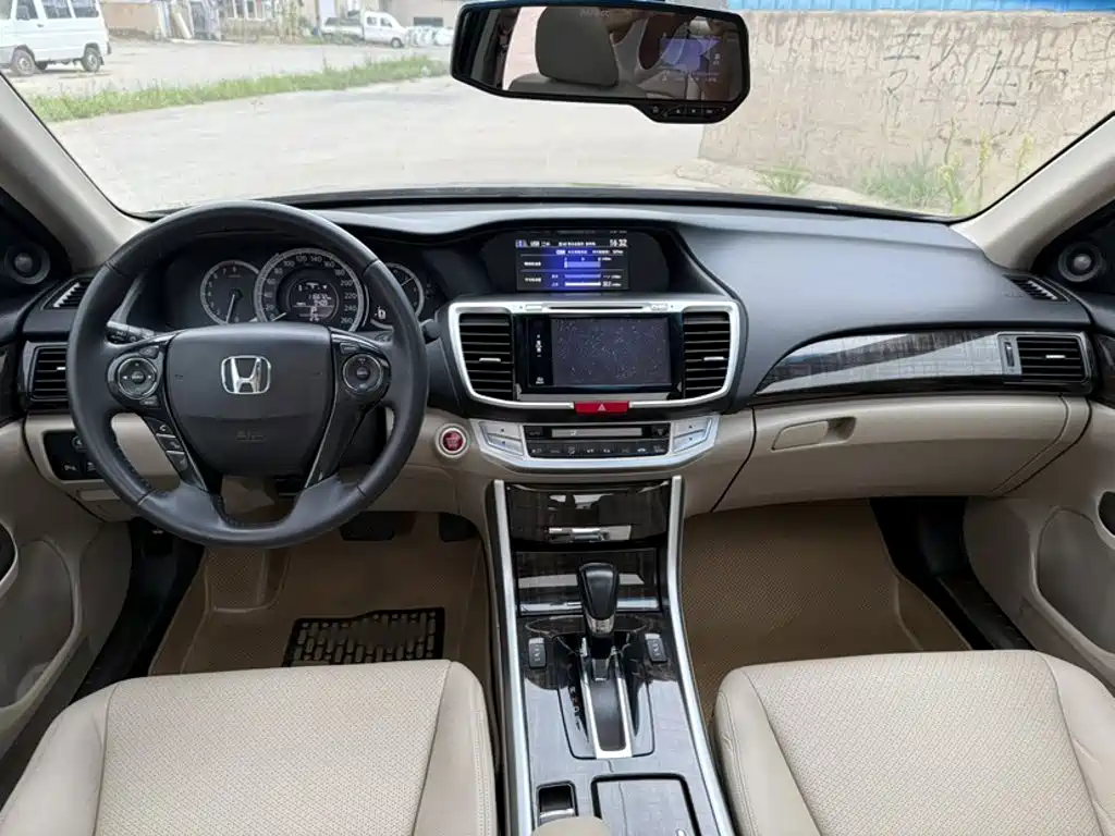 Honda Accord 2015 — фото 9
