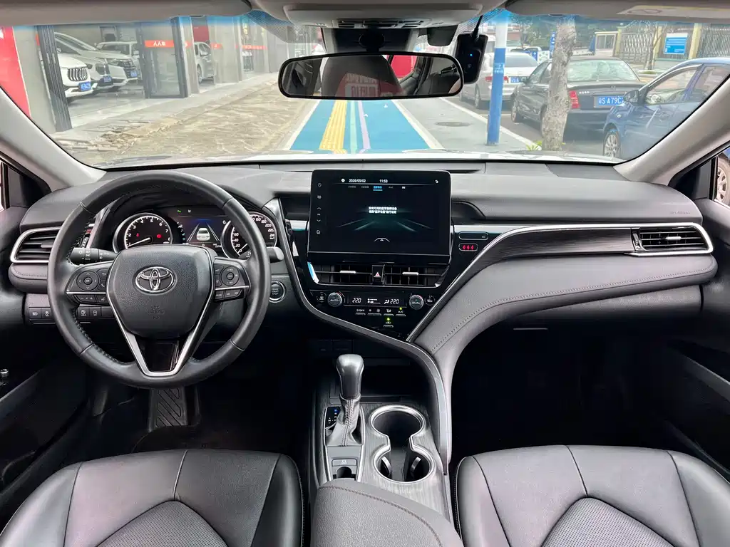 Toyota Camry 2022 — фото 11