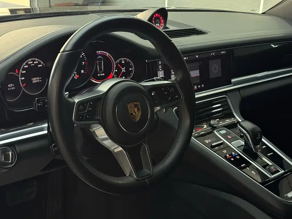 Porsche Panamera 2018 — фото 26