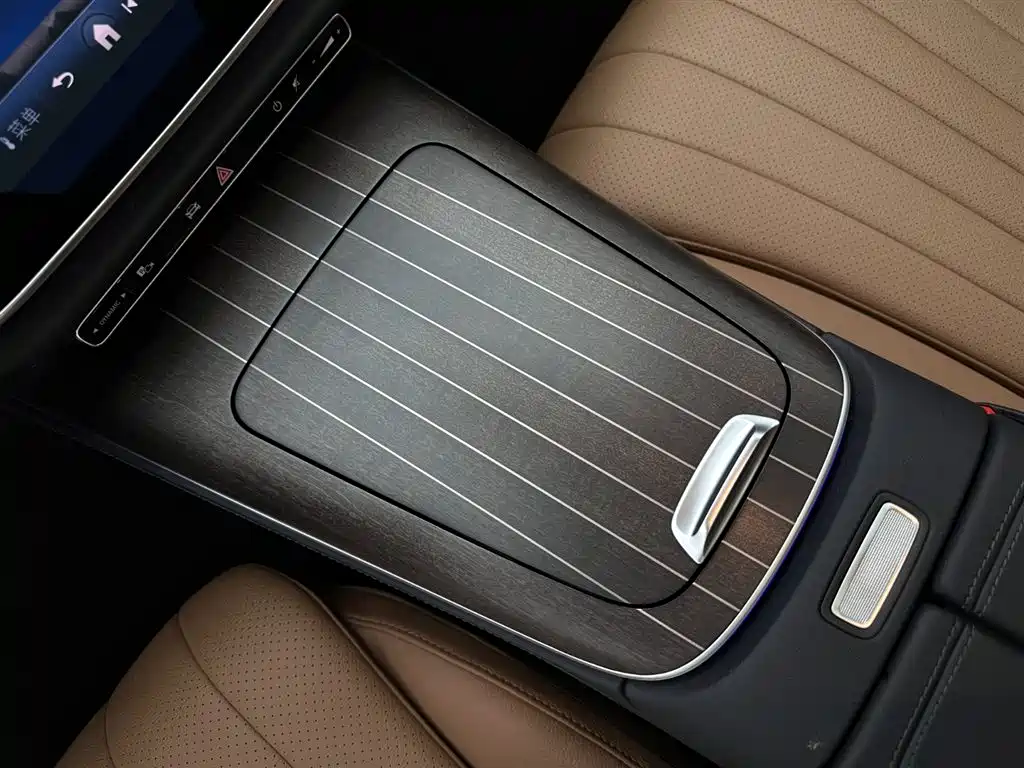 Mercedes-Benz E-Class 2025 — фото 13