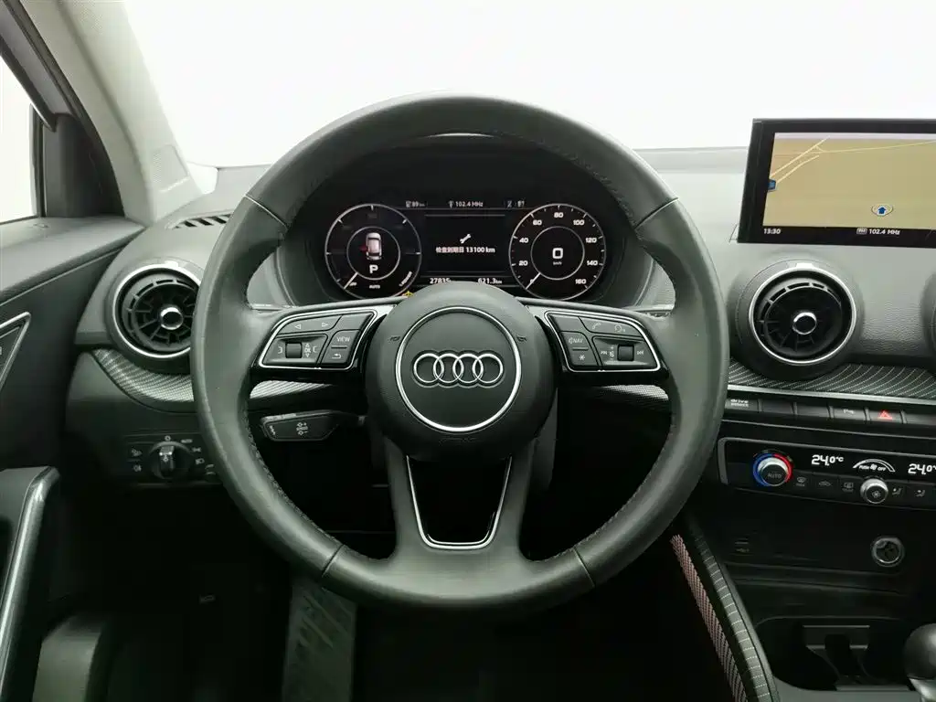 Audi Q2L E-Tron 2021 — фото 11