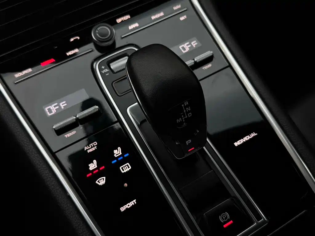 Porsche Panamera 2018 — фото 39