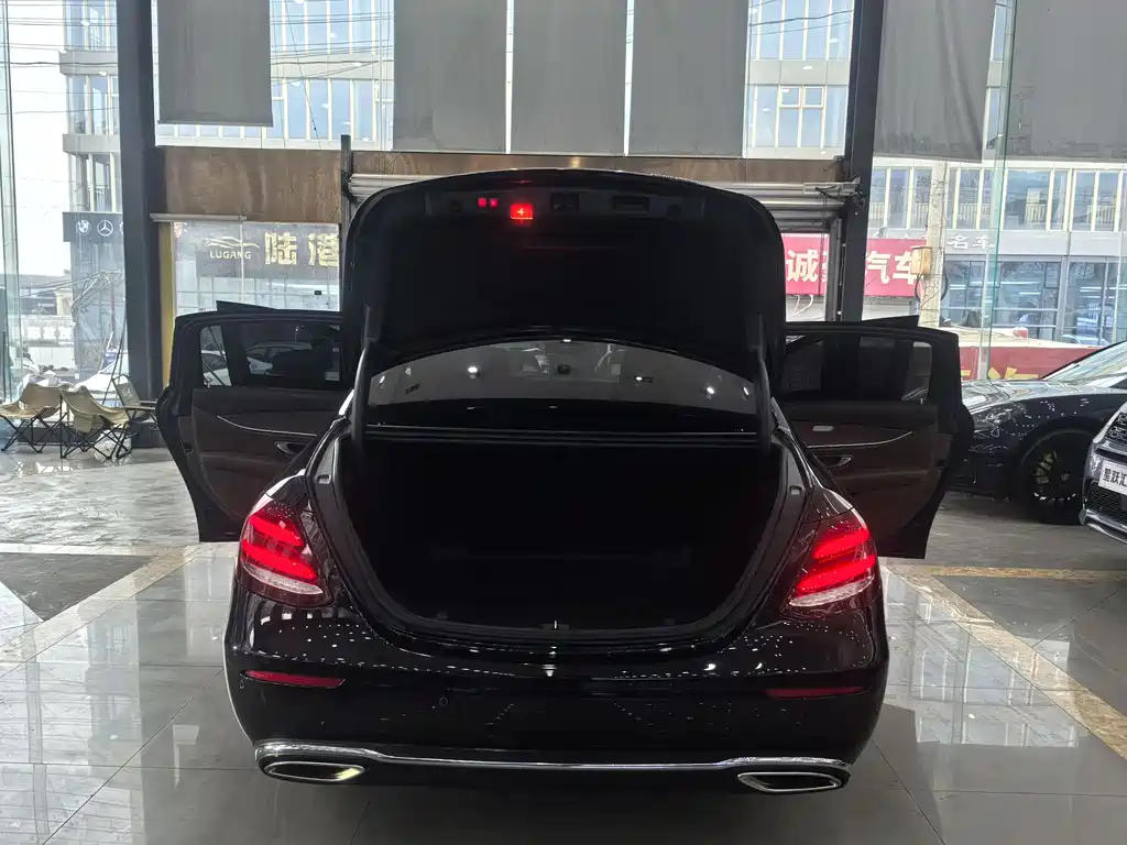 Mercedes-Benz E-Class 2019 — фото 20