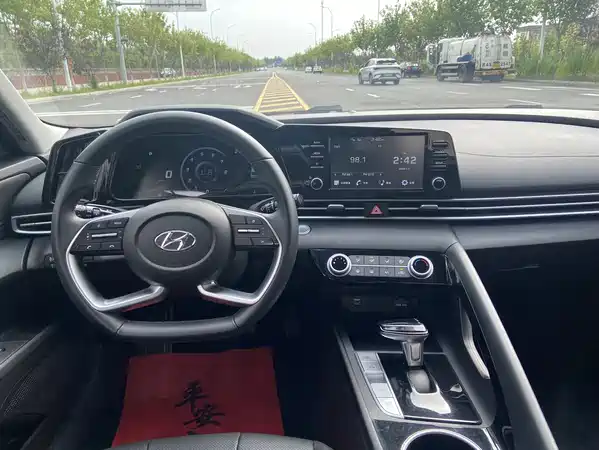 Hyundai Elantra 2022