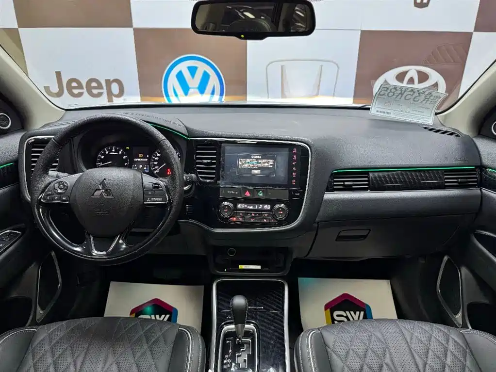 Mitsubishi Outlander 2022 — фото 12