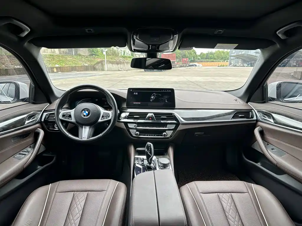 BMW 5 Series 2021 — фото 9