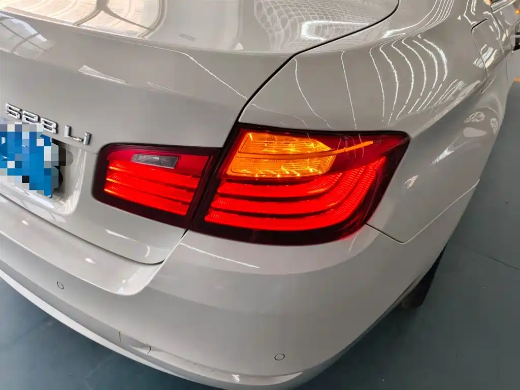 BMW 5 Series 2016 — фото 24