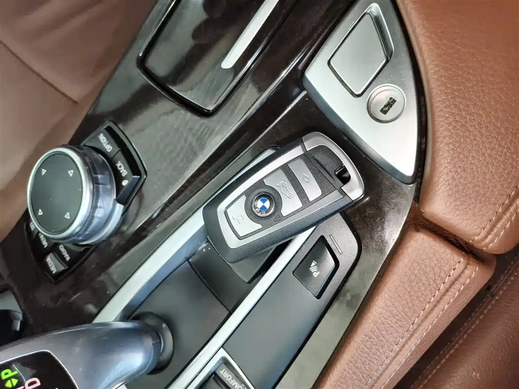 BMW 5 Series 2016 — фото 17