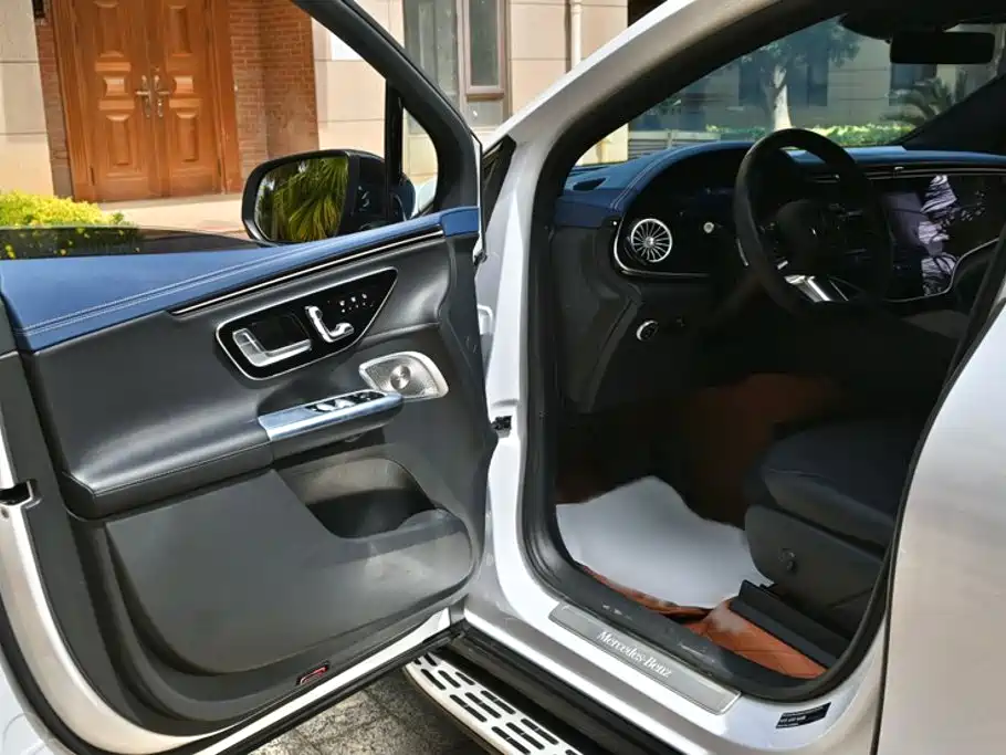 Mercedes-Benz EQE SUV 2025 — фото 15