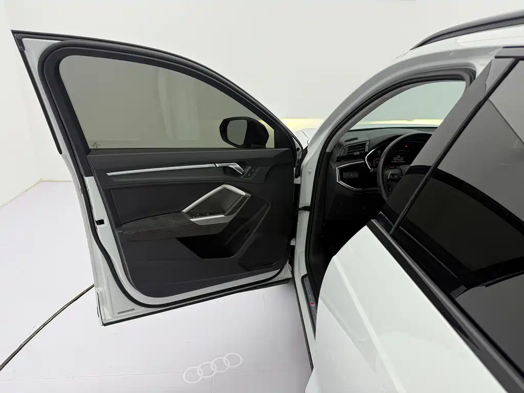 Audi Q3 2022 — фото 22