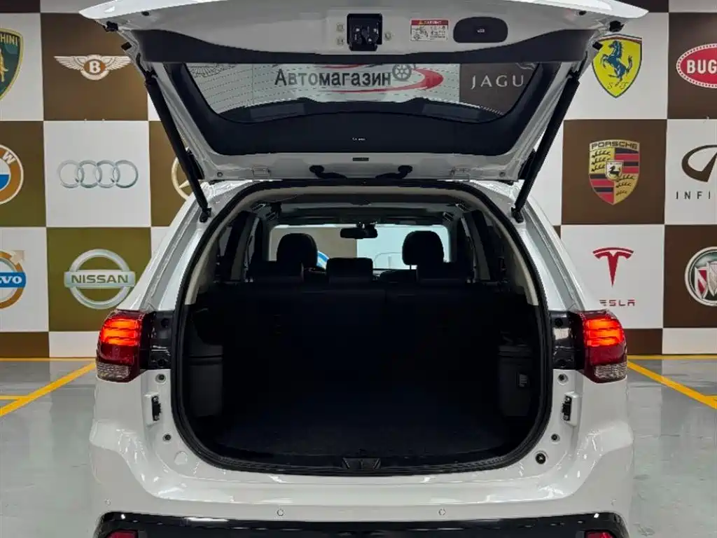 Mitsubishi Outlander 2022 — фото 18