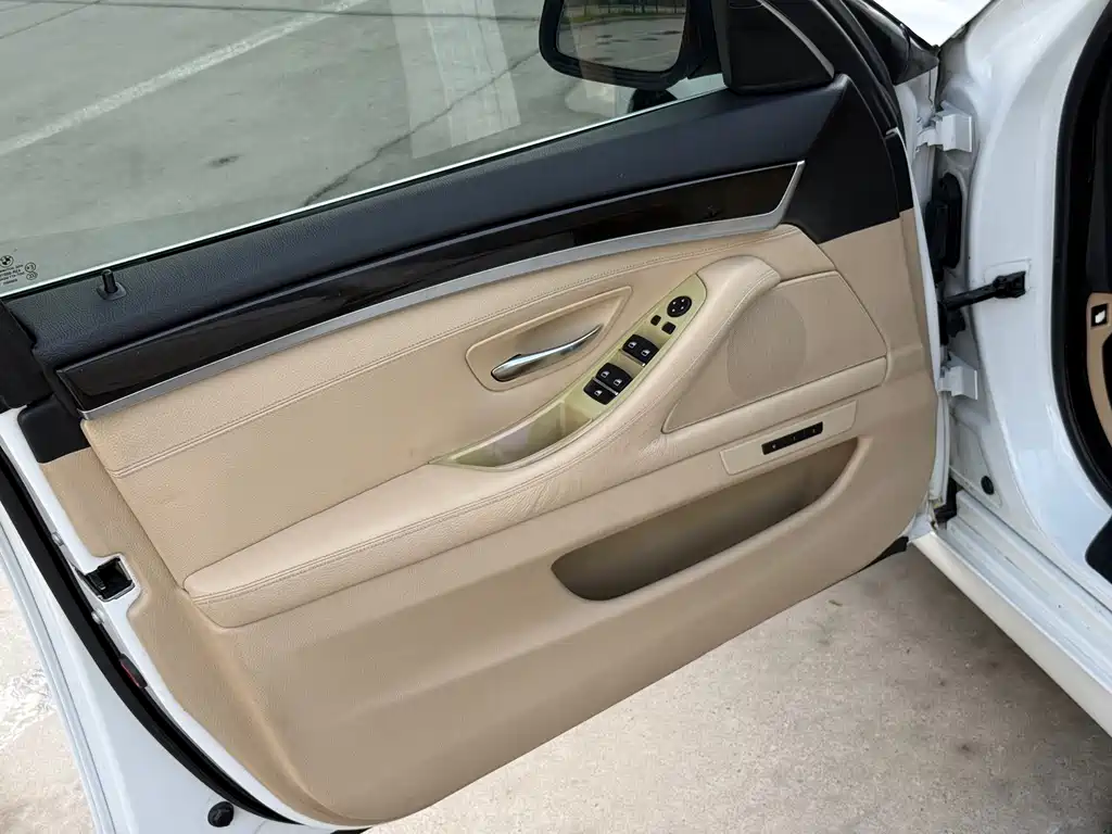 BMW 5 Series 2012 — фото 16