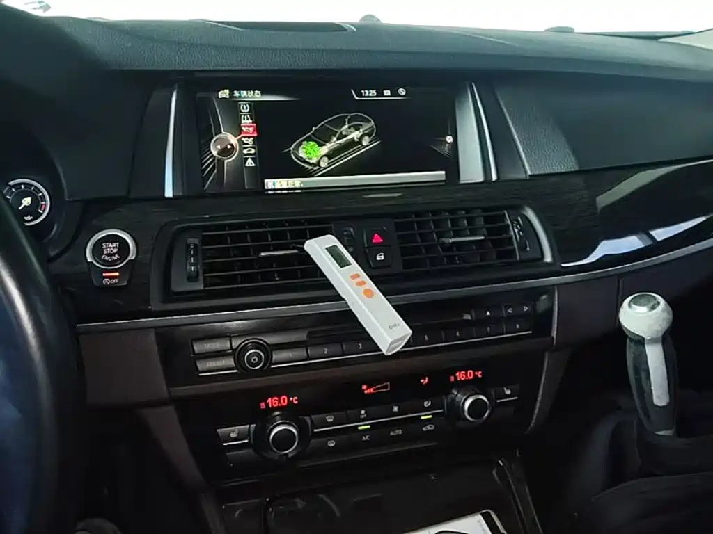 BMW 5 Series 2017 — фото 13