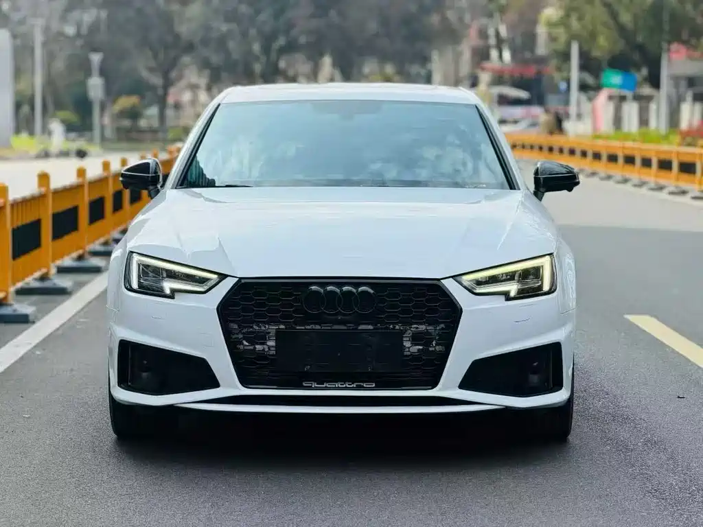 Audi A4L 2018 — фото 1