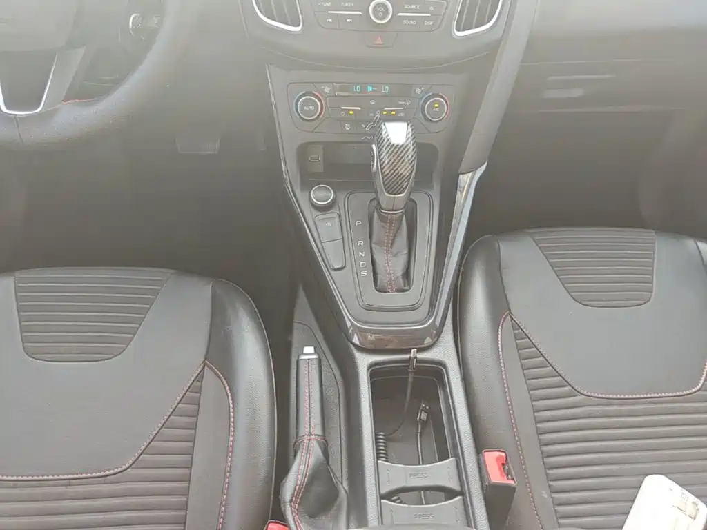 Ford Focus 2017 — фото 14