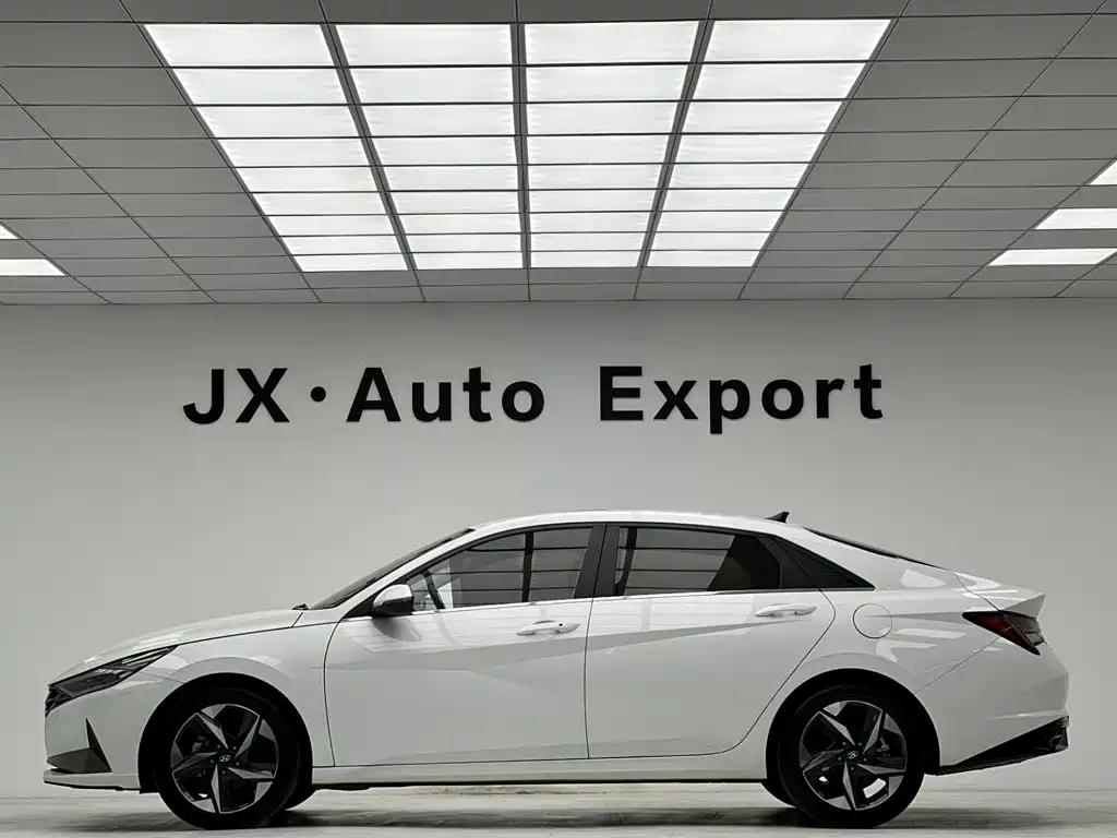Hyundai Elantra 2022 — фото 20