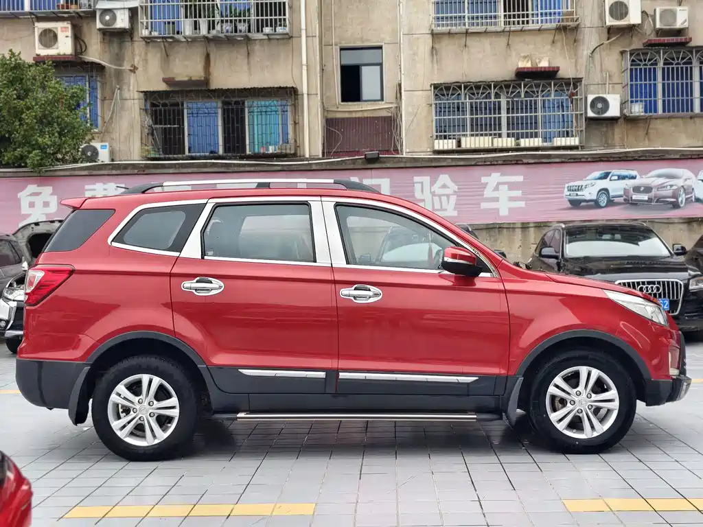 BAIC Huansu S3 2016 — фото 4