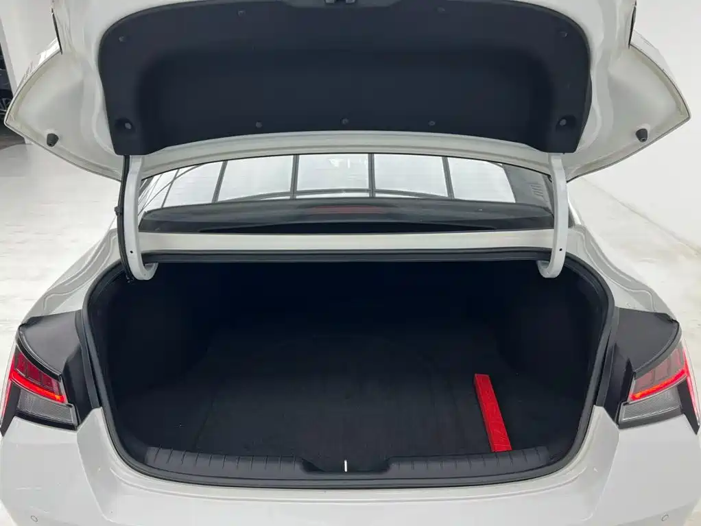 Hyundai Elantra 2022 — фото 19