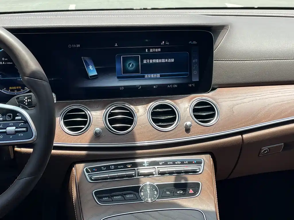 Mercedes-Benz E-Class 2020 — фото 15