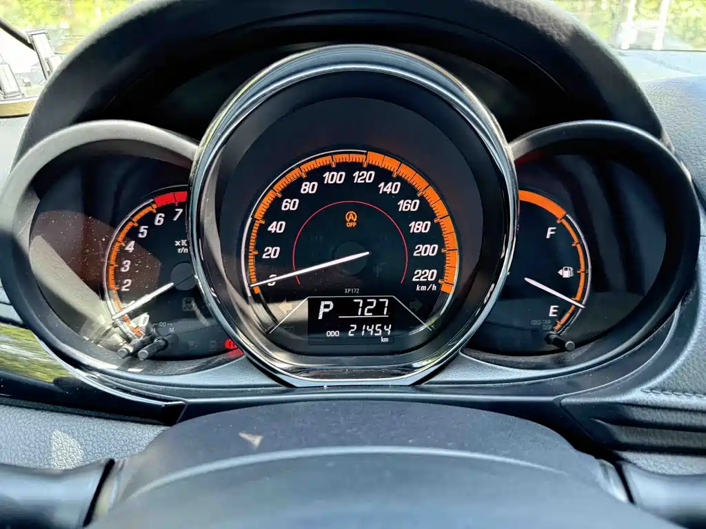Toyota Yaris L 2023 — фото 15