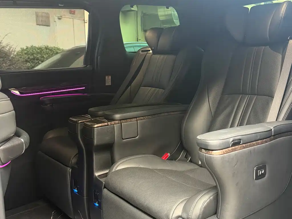 Toyota Alphard 2021 — фото 8
