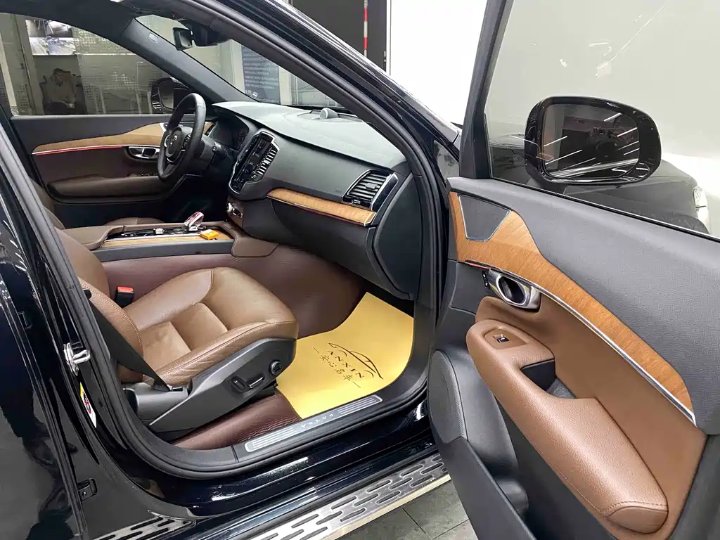 Volvo XC90 2022 — фото 15