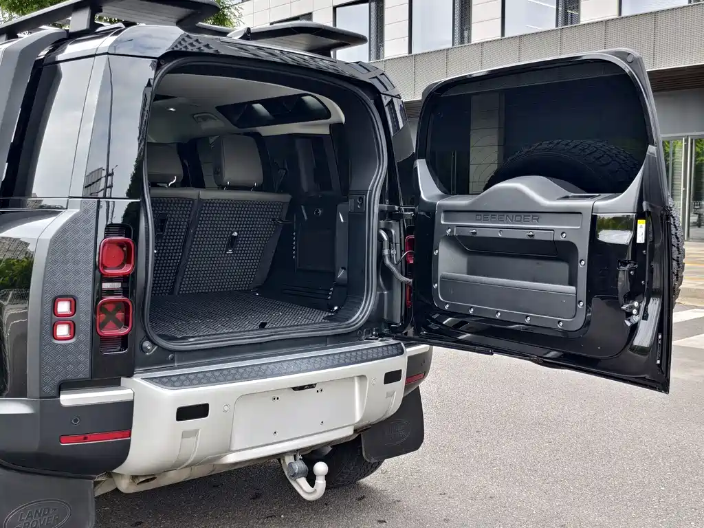 Land Rover Defender 2021 — фото 11