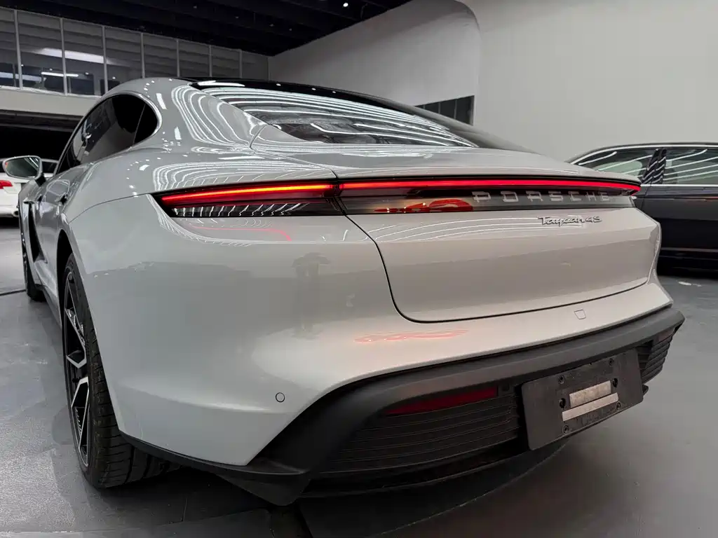 Porsche Taycan 2023 — фото 19