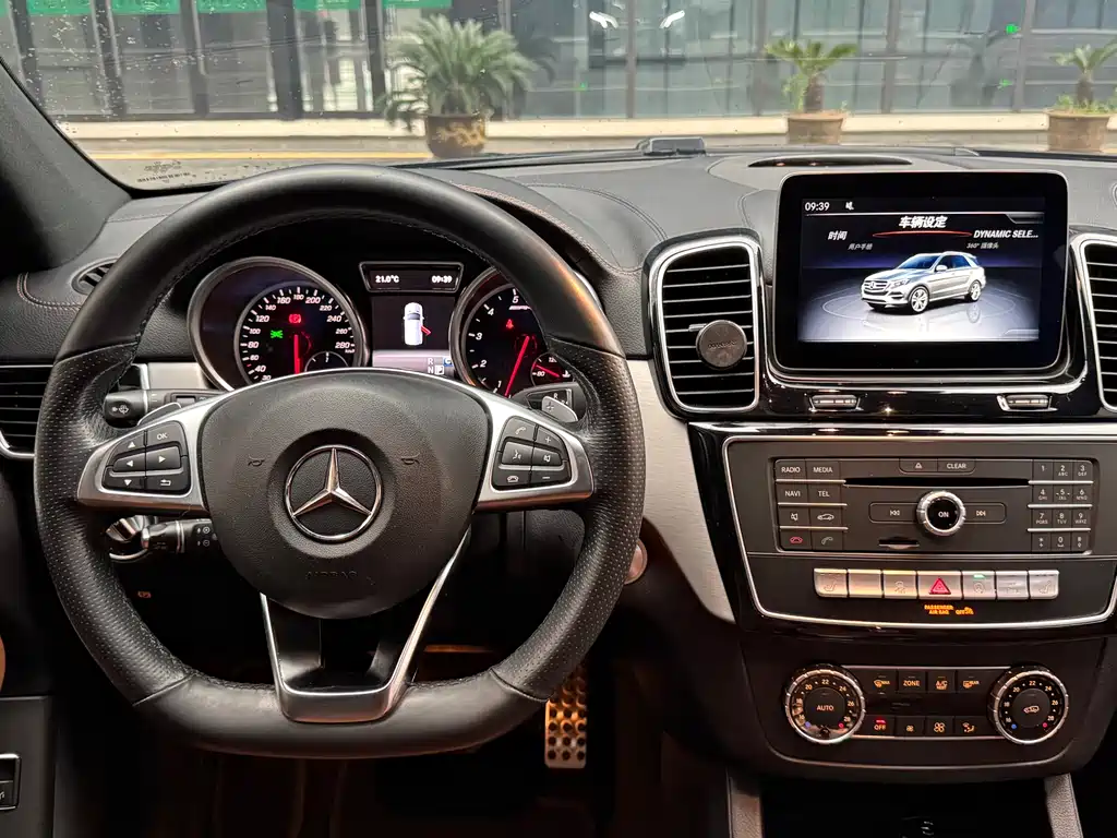 Mercedes-Benz GLE AMG 2018 — фото 10
