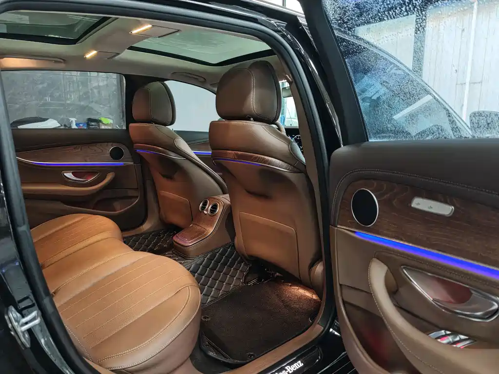 Mercedes-Benz E-Class 2023 — фото 14