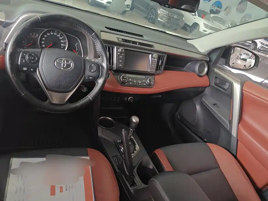 Toyota RAV4 2016 — фото 12