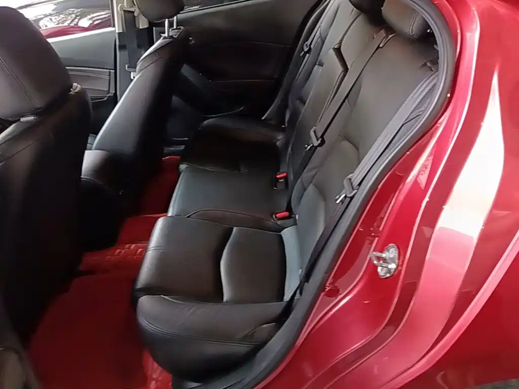 Mazda 3 Axela 2019 — фото 17