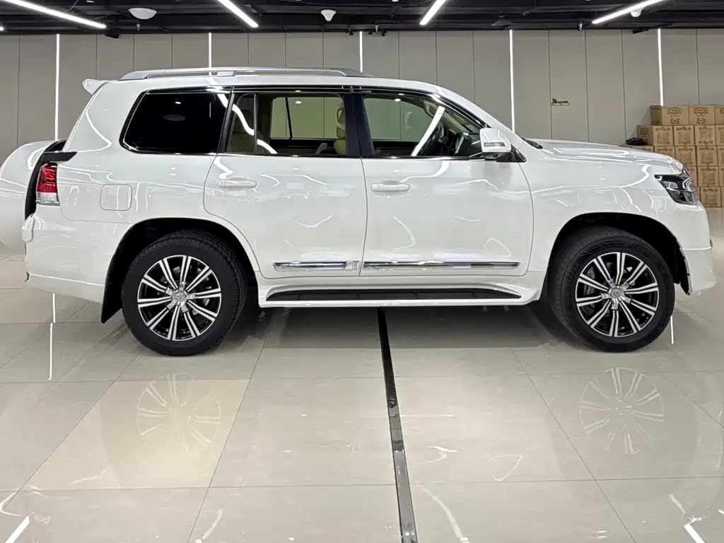 Toyota Land Cruiser 2020 — фото 6