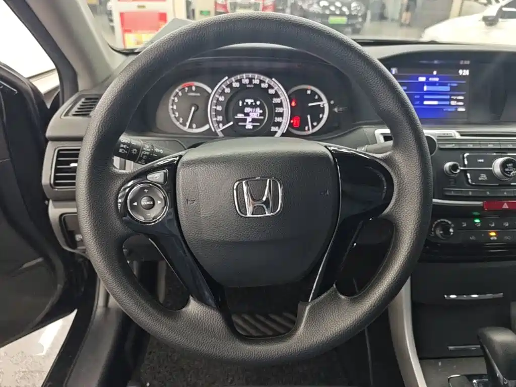 Honda Accord 2017 — фото 11