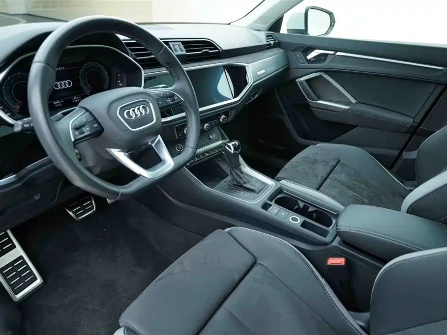 Audi Q3 2022 — фото 10