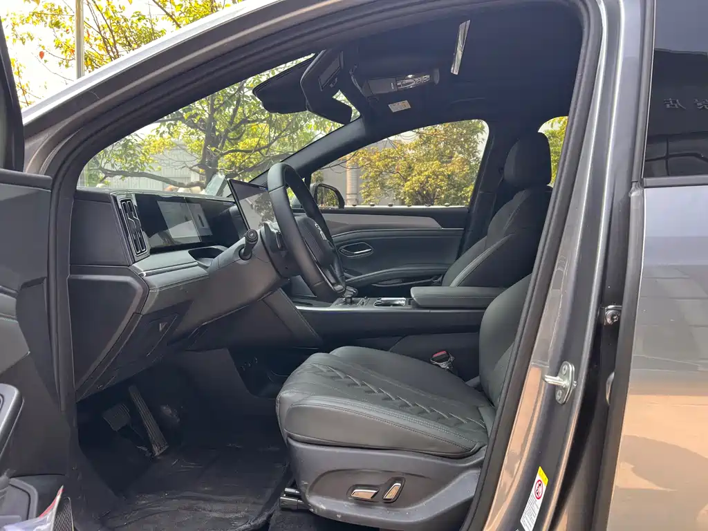 BYD L DM-i 2025 — фото 4