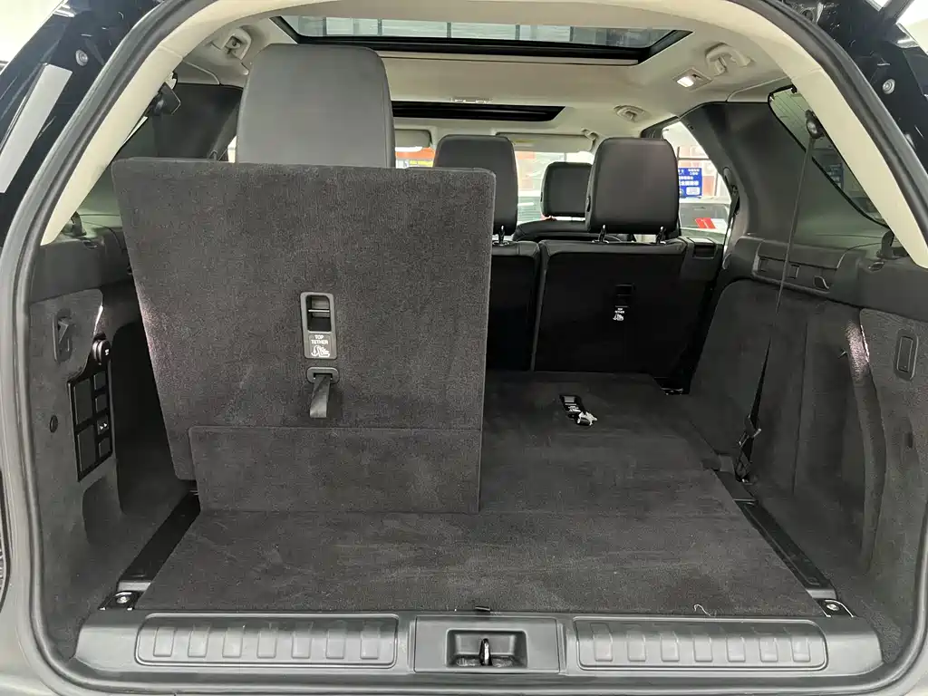 Land Rover Discovery 2018 — фото 25