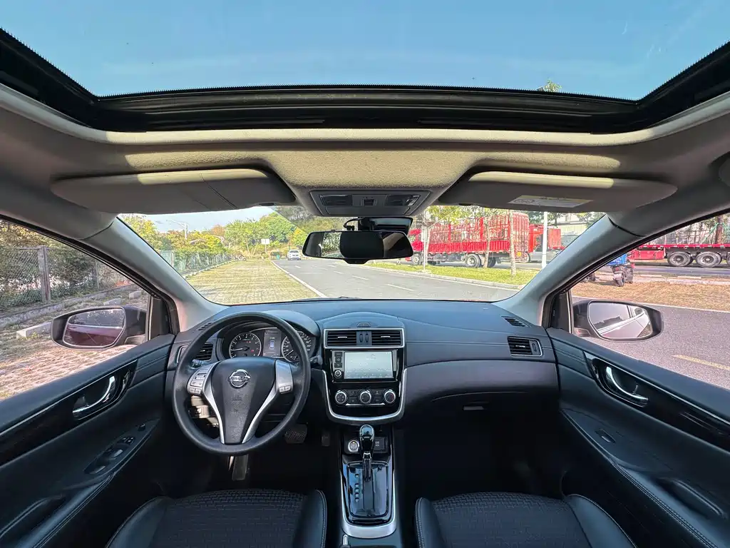 Nissan Tiida 2017 — фото 20