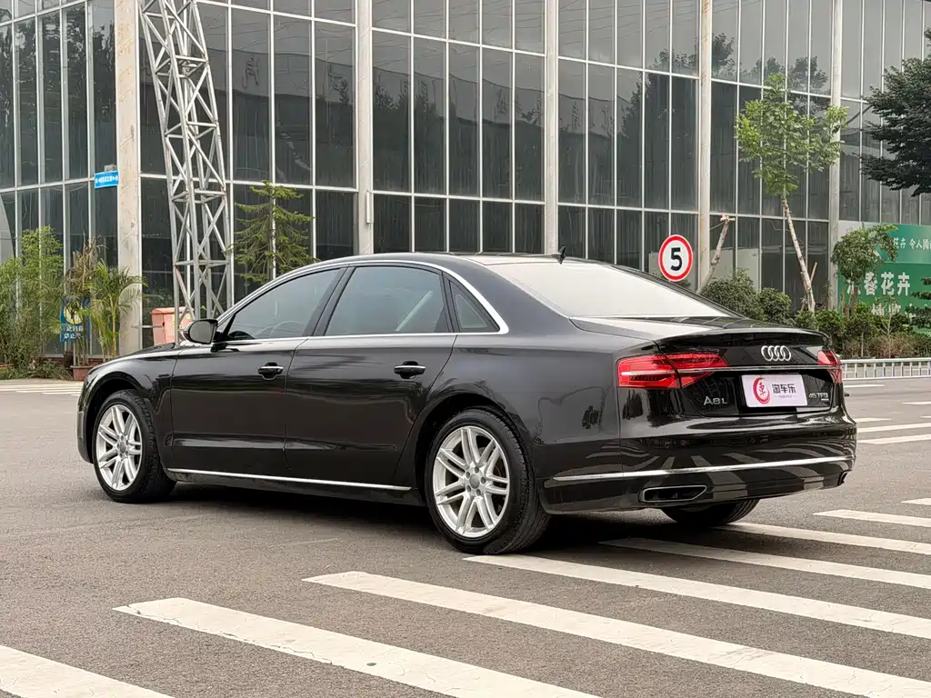 Audi A8 2017 — фото 5