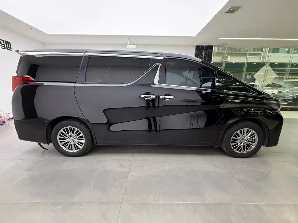 Toyota Alphard 2022 — фото 11