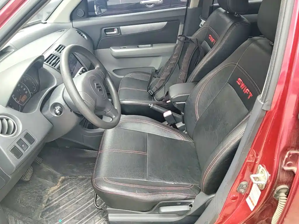Suzuki Swift 2015 — фото 15